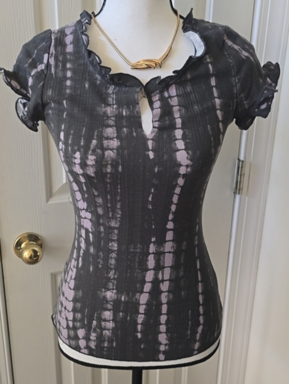 TRUE CRAFT WOMEN'S JUNIOR SHORT SLEEVE BLACK TIE DYE SUMMER TOP SIZE SMALL